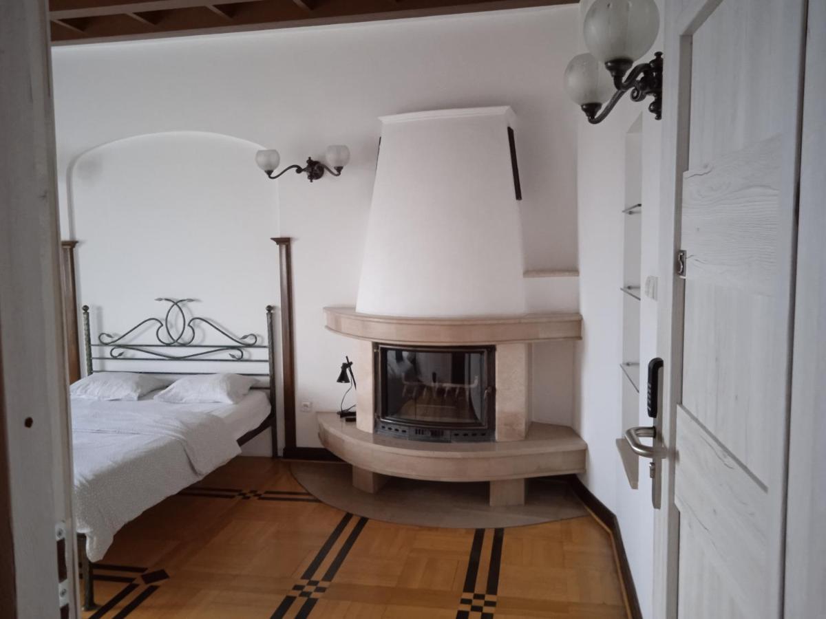Wood Stara Ochota Homestay *