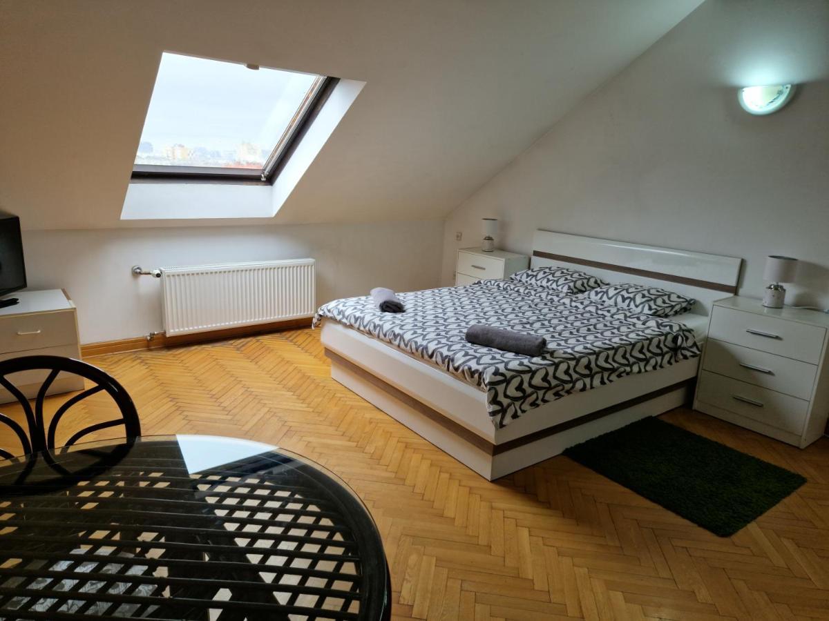 Homestay Wood Stara Ochota